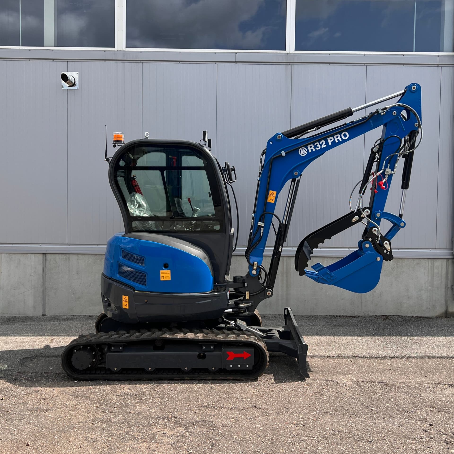 Rippa R32 mini excavator